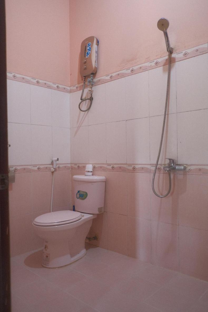 Tron Homestay Kon Von Kla Екстер'єр фото